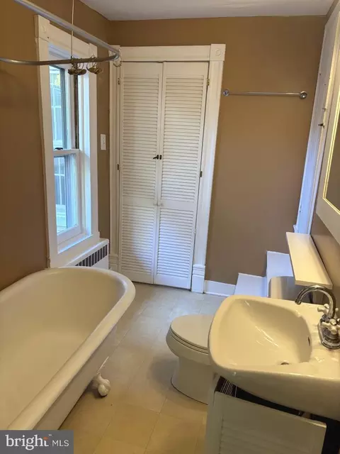 Bath - 121 4th St, Frederick, MD 21701 photo 2 of 2