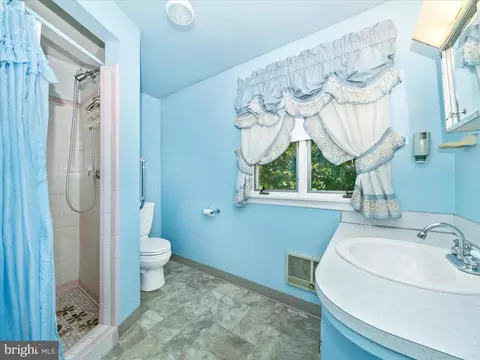 Bath - 203 Magnolia Ave, Frederick, MD 21701 photo 2 of 3