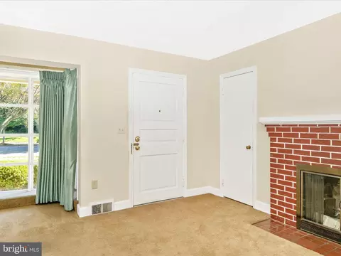 Entry Way - 203 Magnolia Ave, Frederick, MD 21701 photo 1 of 2