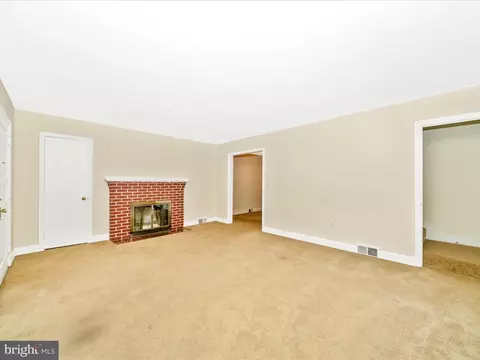 Living - 203 Magnolia Ave, Frederick, MD 21701 photo 4 of 4