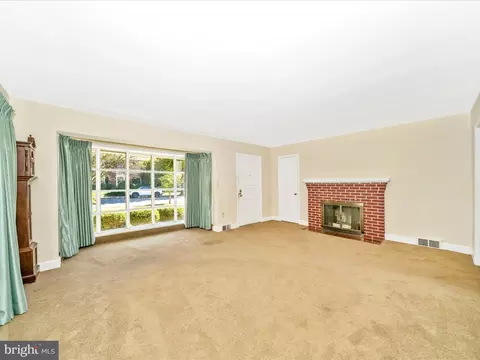 Living - 203 Magnolia Ave, Frederick, MD 21701 photo 3 of 4