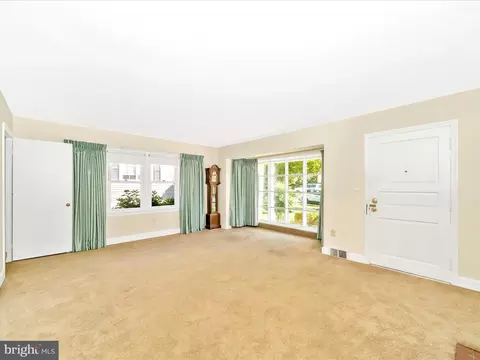 Living - 203 Magnolia Ave, Frederick, MD 21701 photo 2 of 4