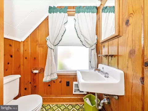 Bath - 203 Magnolia Ave, Frederick, MD 21701 photo 3 of 3