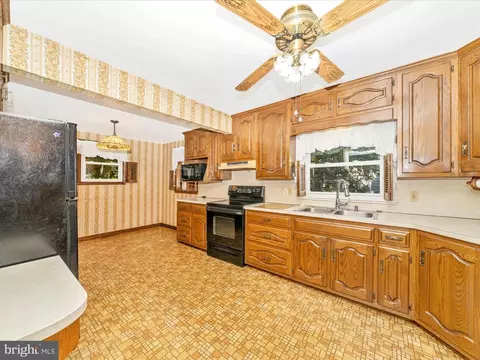 Kitchen - 203 Magnolia Ave, Frederick, MD 21701 photo 4 of 6