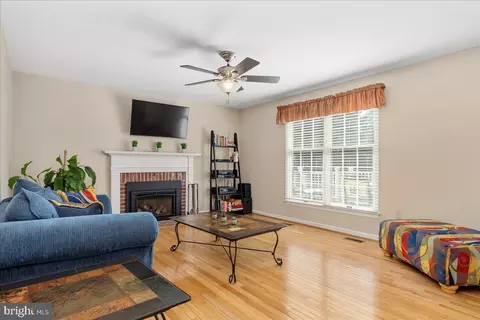Living - 2110 Foxfield, Frederick, MD 21702 photo 3 of 4