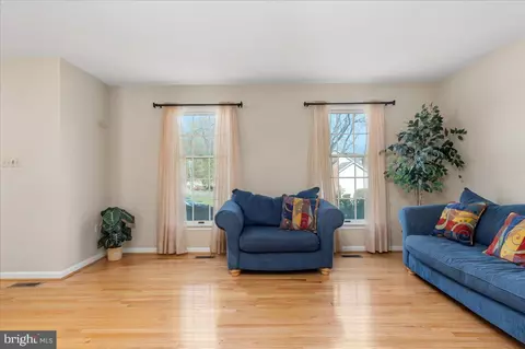 Living - 2110 Foxfield, Frederick, MD 21702 photo 2 of 4