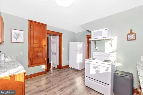 Entry Way - 9 3rd Ave, Brunswick, MD 21716 photo 4 of 6