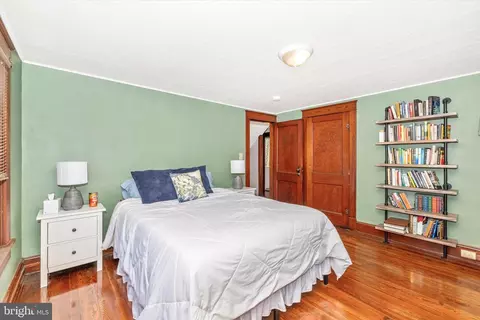 Bedroom - 9 3rd Ave, Brunswick, MD 21716 photo 2 of 4