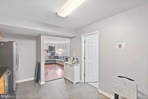 Entry Way - 584 Cotswold Ct, Frederick, MD 21703 photo 3 of 5
