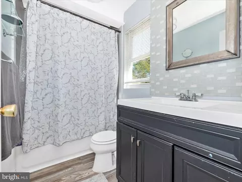 Bath - 620 E St, Brunswick, MD 21716 photo 1 of 5
