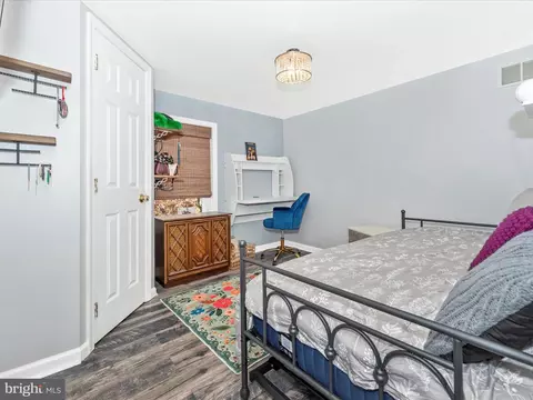 Bedroom - 620 E St, Brunswick, MD 21716 photo 11 of 12