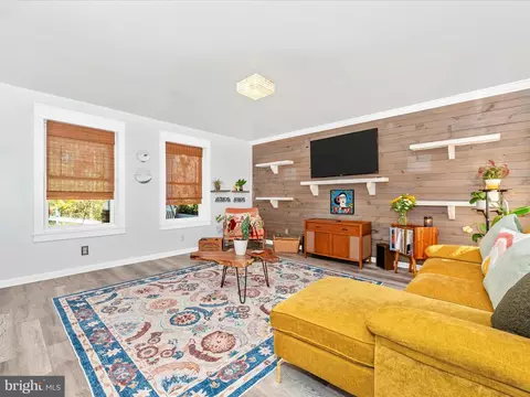 Living - 620 E St, Brunswick, MD 21716 photo 1 of 1