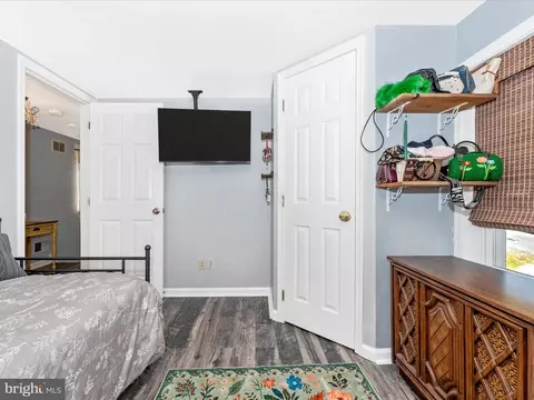 Bedroom - 620 E St, Brunswick, MD 21716 photo 12 of 12