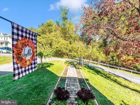Exterior - 620 E St, Brunswick, MD 21716 photo 4 of 27