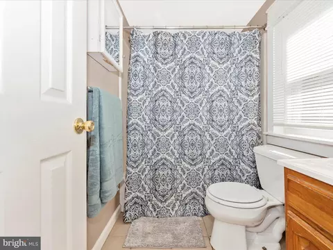 Bath - 620 E St, Brunswick, MD 21716 photo 5 of 5