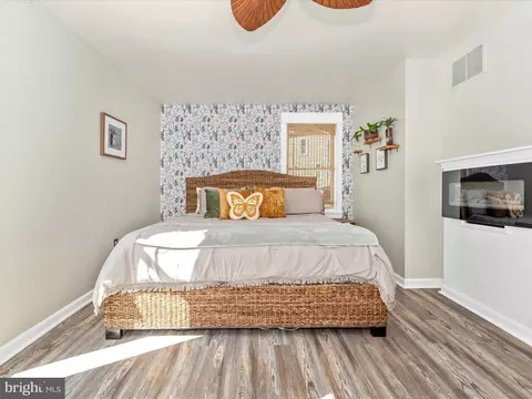 Bedroom - 620 E St, Brunswick, MD 21716 photo 3 of 12