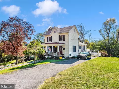 Exterior - 620 E St, Brunswick, MD 21716 photo 3 of 27