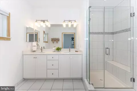 Bath - 1133 Holden Rd, Frederick, MD 21701 photo 2 of 5