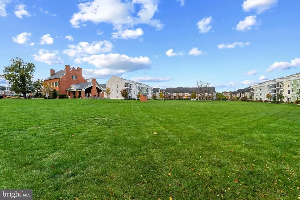 Exterior - 815 Holden Rd, Frederick, MD 21701 photo 9 of 10