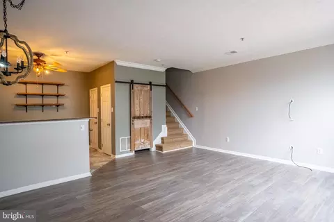 4910 Edgeware Ter, Frederick, MD 21703 photo 5