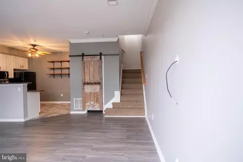 4910 Edgeware Ter, Frederick, MD 21703 photo 3