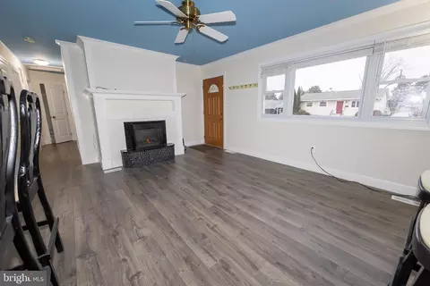 Living - 1505 W Ninth St, Frederick, MD 21701 photo 2 of 3