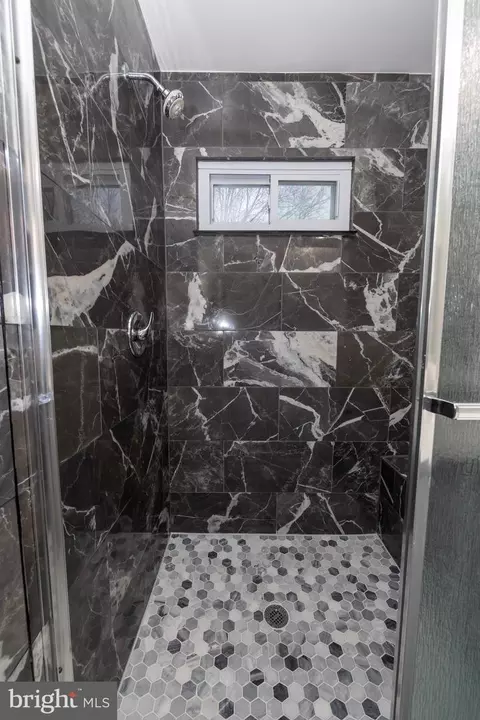 Bath - 1505 W Ninth St, Frederick, MD 21701 photo 2 of 5