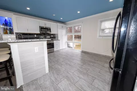 Entry Way - 1505 W Ninth St, Frederick, MD 21701 photo 3 of 6