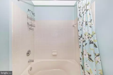 Bath - 5183 Duke Ct, Frederick, MD 21703 photo 2 of 4