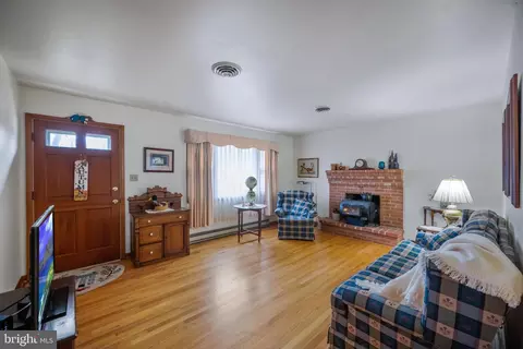 Living - 5402 Hines Rd, Frederick, MD 21704 photo 1 of 3