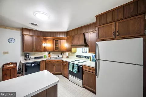 Kitchen - 5402 Hines Rd, Frederick, MD 21704 photo 4 of 4