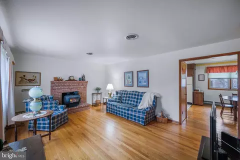 Living - 5402 Hines Rd, Frederick, MD 21704 photo 2 of 3