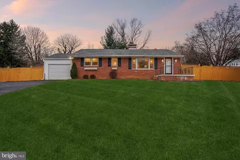 5708 Lakeview Dr, Frederick, MD 21702
