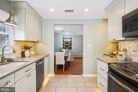 5708 Lakeview Dr, Frederick, MD 21702 photo 8