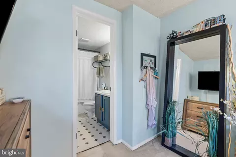Entry Way - 5819 Whitfield Ct, Frederick, MD 21703 photo 5 of 5