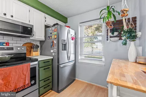 Kitchen - 5819 Whitfield Ct, Frederick, MD 21703 photo 2 of 4