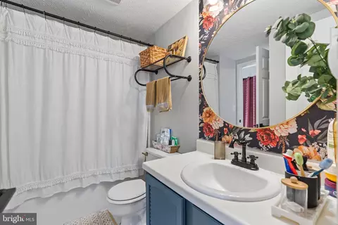 Bath - 5819 Whitfield Ct, Frederick, MD 21703 photo 1 of 2