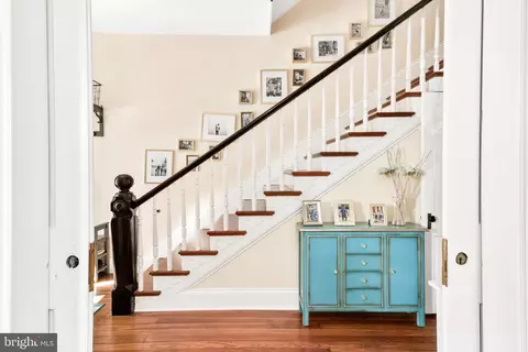 Entry Way - 247 Dill Ave, Frederick, MD 21701 photo 4 of 14