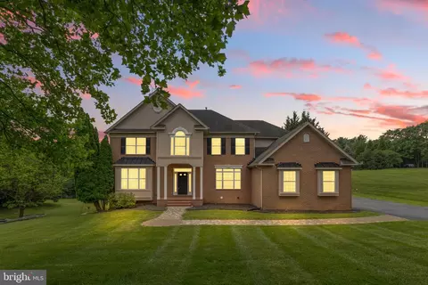 5204 Muirfield Dr, Ijamsville, MD 21754