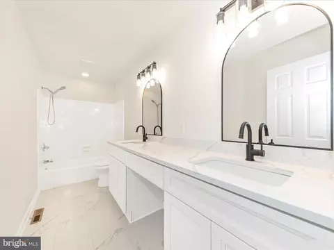 Bath - 8395 Buckeye Ct, Frederick, MD 21702 photo 2 of 3
