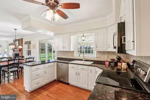 Kitchen - 7193 W Sundown Ct, Frederick, MD 21702 photo 2 of 3