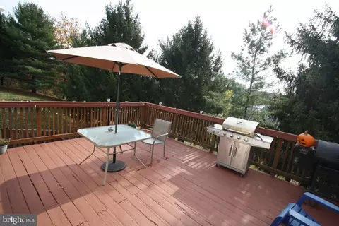 Exterior - 9113 Ridgefield Ln, Frederick, MD 21701 photo 5 of 7