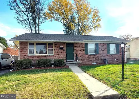910 Young Pl, Frederick, MD 21702 photo 1