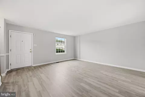 16 S Pendleton Ct, Frederick, MD 21701 photo 4