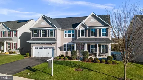 5245 Red Maple Dr, Frederick, MD 21703 photo 2