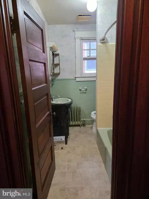 Bath - 104 E 7th St, Frederick, MD 21701 photo 2 of 2