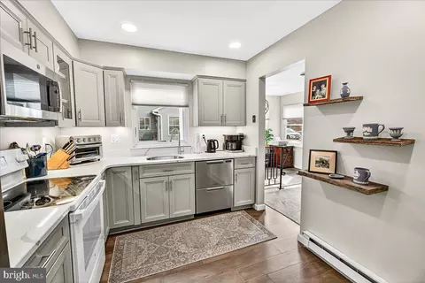Kitchen - 7006 Arbor Dr, Frederick, MD 21703 photo 4 of 5
