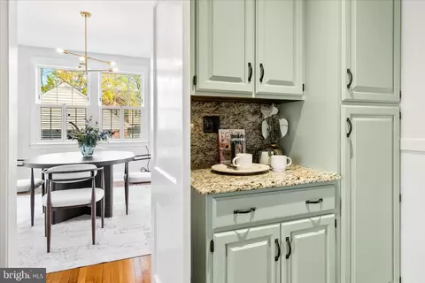Entry Way - 301 Fleming Ave, Frederick, MD 21701 photo 4 of 8