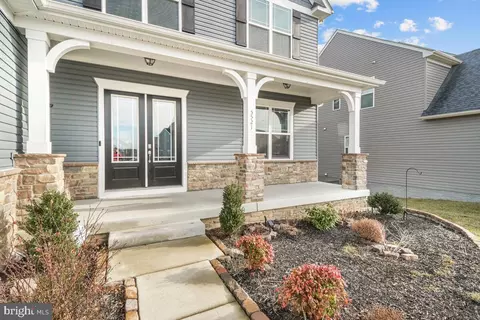 Exterior - 5521 Hawk Ridge Rd, Frederick, MD 21704 photo 4 of 11