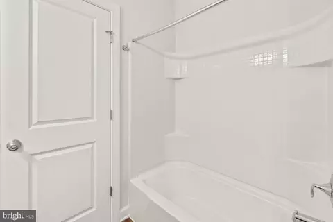 Bath - 5521 Hawk Ridge Rd, Frederick, MD 21704 photo 3 of 4